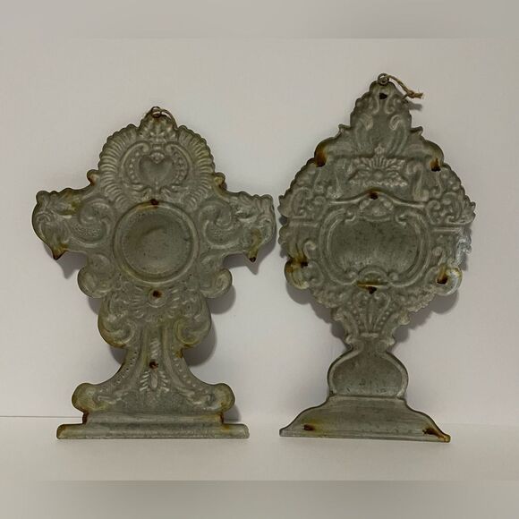 Set of 2 Metal Rustic Ornaments/Decor. - Picture 2 of 3